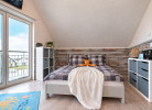 das zweite Schlafzimmer  mit Doppelbett und 1 Schrankbett